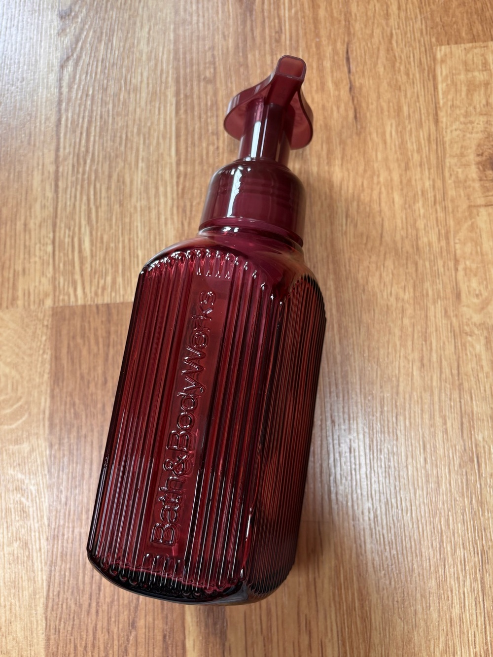 Bath & Body Works Maroon Vertical Lines Foaming Hand Soap Dispenser Glass - Picture 4 of 7